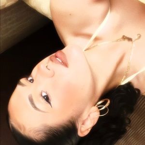 Meet your Posher, Emilia